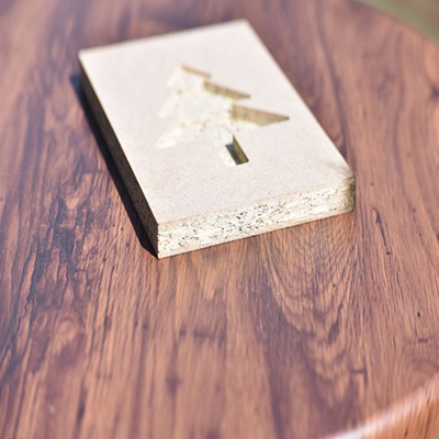 实木颗粒贴面板是什么材质？
